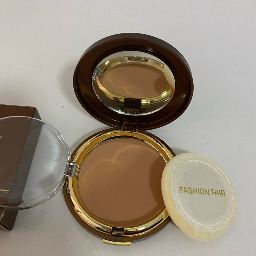 Fashion fair True finish powder make up SP 15 sunscreen. FF4